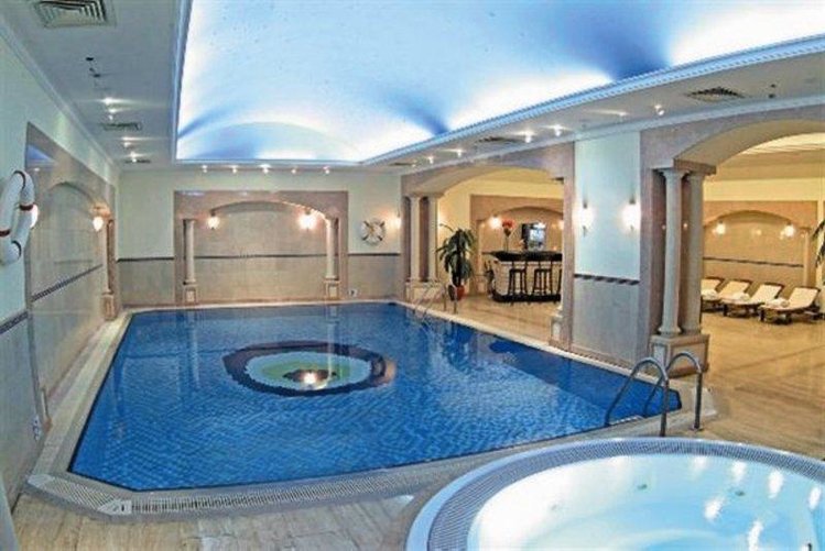 Zájezd Larespark Hotel **** - Istanbul a okolí / Istanbul - Vnitřní bazén