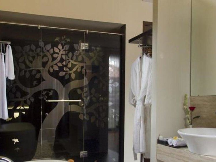 Zájezd 18 Suite Villa Loft @Kuta **** - Bali / Kuta - Koupelna